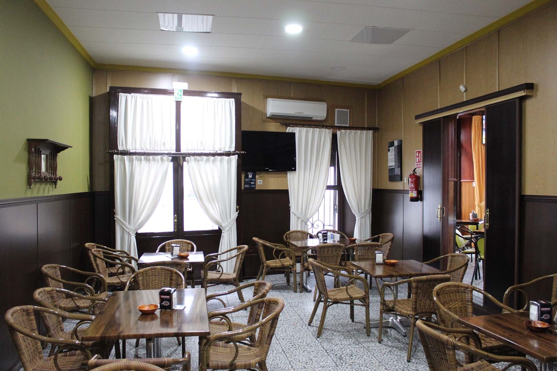 BAR-CAFE-CENTRAL interior
