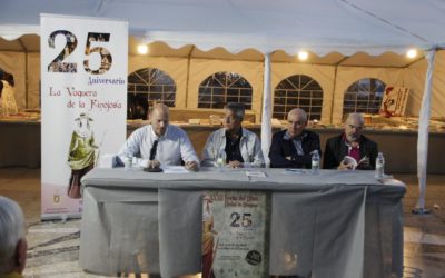 Hoy día 18 de abril ha continuado en la Plaza de la Catedral la XXXII Feria del Libro ‘Ciudad de Hinojosa’, con la presentación del libro ‘Esa infinita quietud. Conversaciones con Alejandro López Andrada’, de Pedro M. Domene.