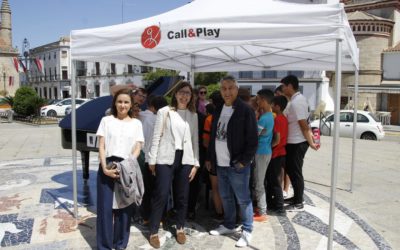 Alumnos y alumnas de los centros educativos de Hinojosa del Duque han participado esta mañana en la magnífica iniciativa ‘Pianos en la Calle’ de la Fundación Ricardo Delgado Vizcaíno.