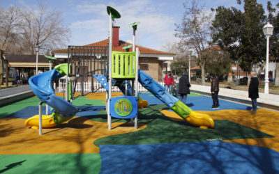 Nuevo aglomerado en el parque infantil tras la demanda de los vecinos.