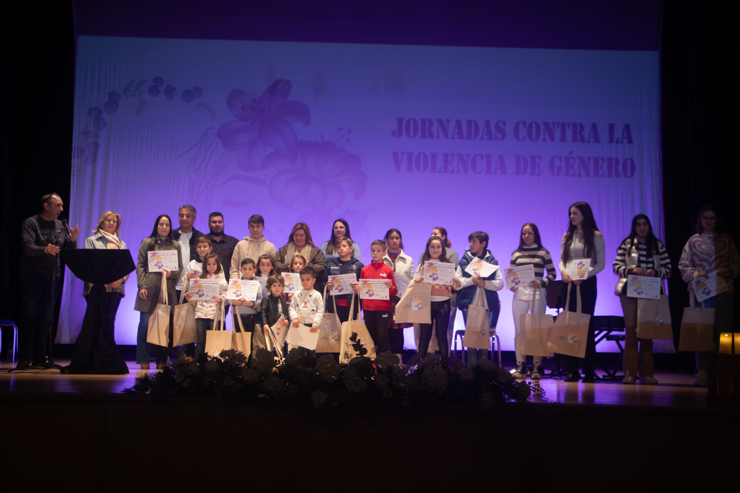 FOTO ENTREGA PREMIOS JORNADAS VIOLENCIA DE GENERO 2024