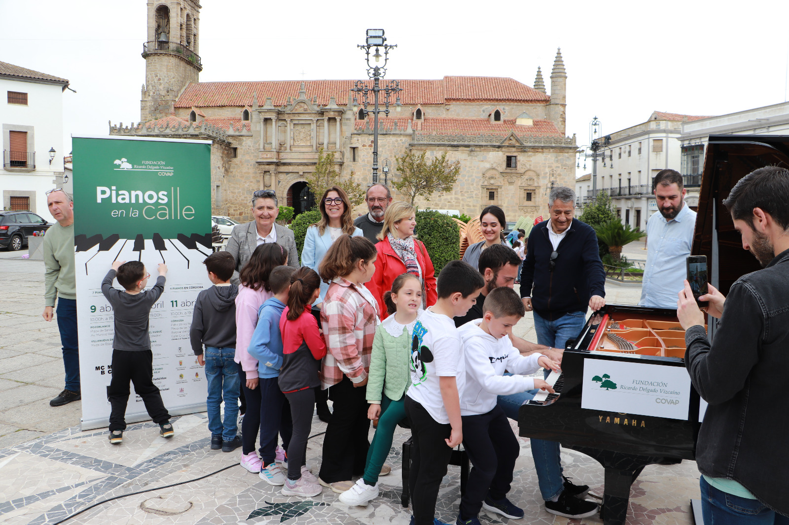 PIANOS EN LA CALLE PIANOS EN LA CALLE
