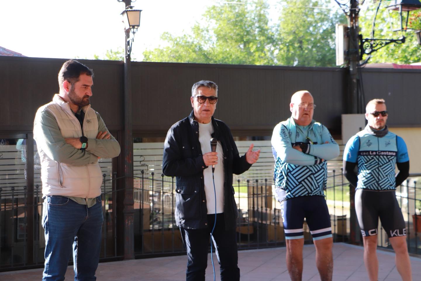 Día de la Bici con alumnos y alumnas del IES Jerez y Caballero y el IES Padre Juan Ruiz de nuestra localidad. Día de la Bici con alumnos y alumnas del IES Jerez y Caballero y el IES Padre Juan Ruiz de nuestra localidad.